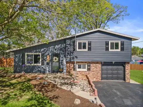 908 Echo Dr, Burlington, WI 53105