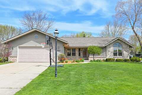 N65w14382 Redwood Dr, Menomonee Falls, WI 53051