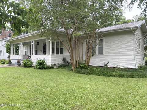 1303 River Road, Greenwood, MS 38930