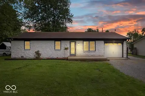 620 Meadows Drive, Mooresville, IN 46158