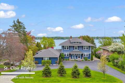 924 N Riverside, Saint Clair, MI 48079