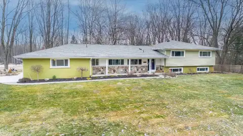 2403 E Square Lake, Troy, MI 48085