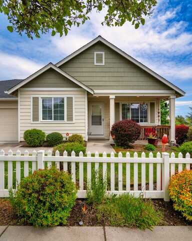 3810 SW 30th Court, Redmond, OR 97756