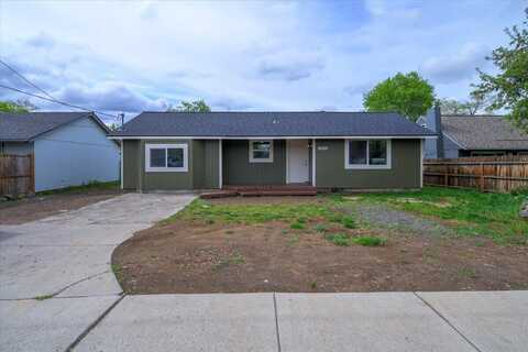 2360 SW Salmon Avenue, Redmond, OR 97756