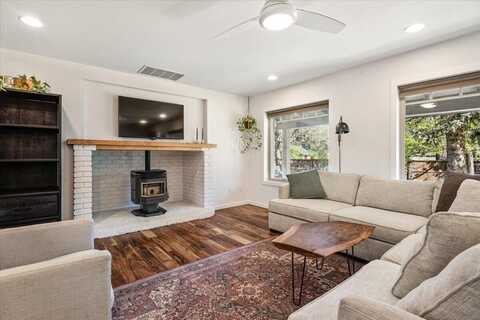 2684 NE Jones Road, Bend, OR 97701