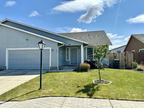 921 SE Kierra Place, Madras, OR 97741