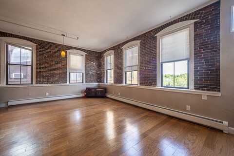 62 Washington St, Haverhill, MA 01832