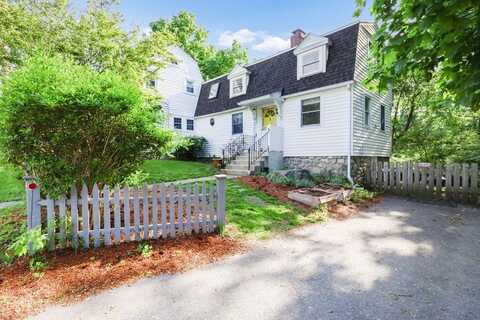 8 Center Pl, Stow, MA 01775