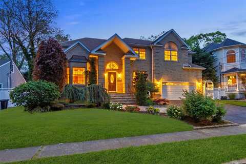 2175 Helene Avenue, Merrick, NY 11566