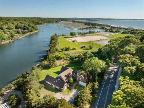 90 W Meadow Road, East Setauket, NY 11733
