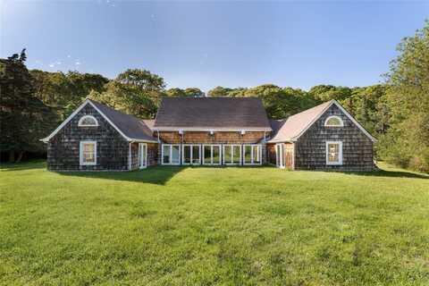 90 W Meadow Road, East Setauket, NY 11733