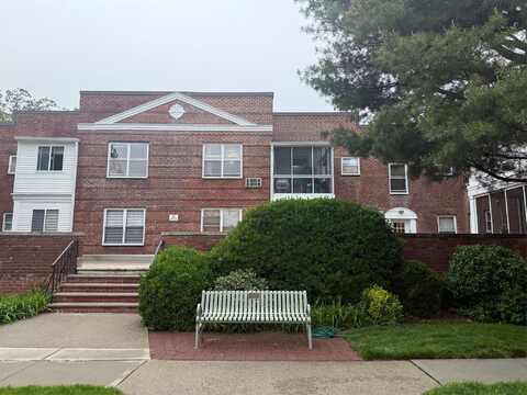 284 Central Avenue, Lawrence, NY 11559