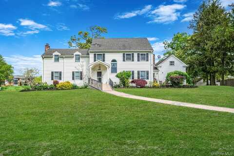 21 Demarre Lane, Bayport, NY 11705