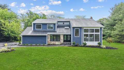 10 Stirrup Lane, Fort Salonga, NY 11768