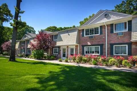 5 Exeter Place, Coram, NY 11727