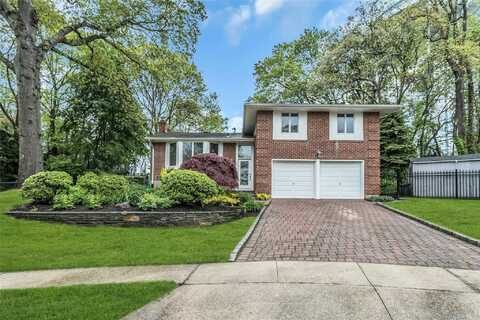 31 Elmwood Court, Plainview, NY 11803