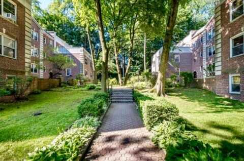 858 Palmer Road, Bronxville, NY 10708