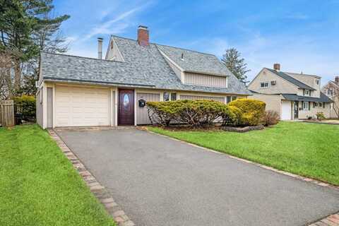 42 Boxwood Lane, Hicksville, NY 11801