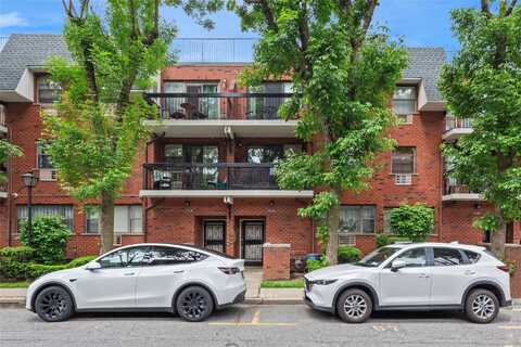 71-28 Sutton Place, Flushing, NY 11365
