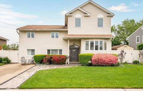 251 N Idaho Avenue, Massapequa, NY 11758