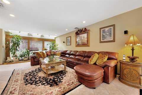 5 Oak Brook Lane, North Merrick, NY 11566