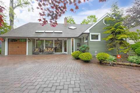 5 Oak Brook Lane, Merrick, NY 11566