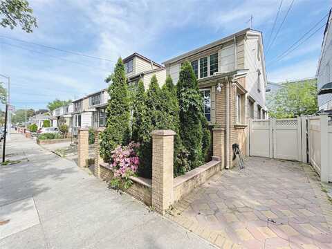 15204 79th Avenue, Kew Gardens, NY 11367