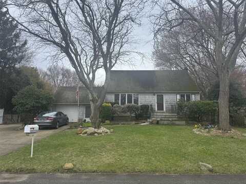 90 Birch Street, Islip, NY 11751
