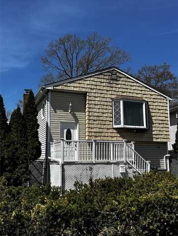 275 Beachview Street, Copiague, NY 11726