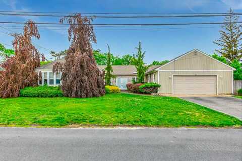 11 Woodside Avenue, Islip, NY 11751