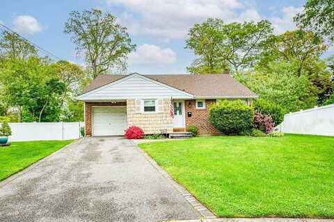 137 Glen Road, North Babylon, NY 11703