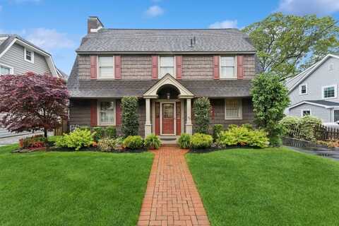 32 Lexington Street, Rockville Centre, NY 11570