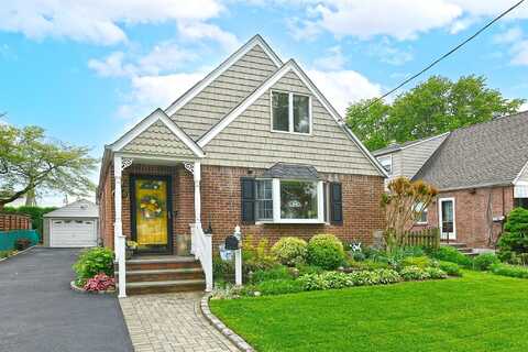 129 Brown Street, Mineola, NY 11501