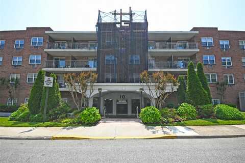 10 Ipswich Avenue, Great Neck, NY 11021