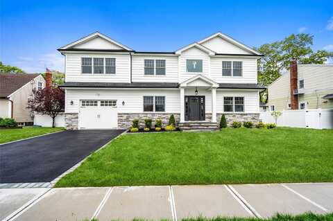 16 Roosevelt Avenue, Massapequa Park, NY 11762