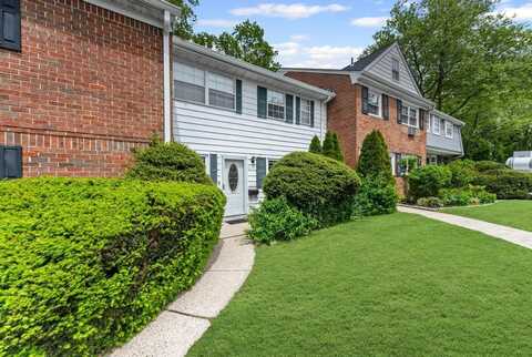 804 Towne House Village, Hauppauge, NY 11788