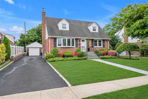 104 South Street, New Hyde Park, NY 11040