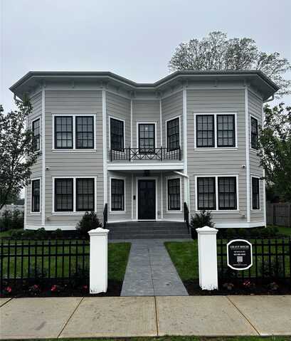 20 Grant Avenue, Islip, NY 11751