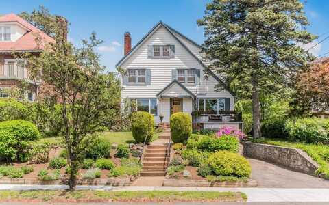15 Pershing Avenue, New Rochelle, NY 10801