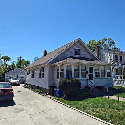 27 Coolidge Avenue, Amityville, NY 11701