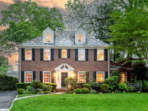 32 Inness Place, Manhasset, NY 11030