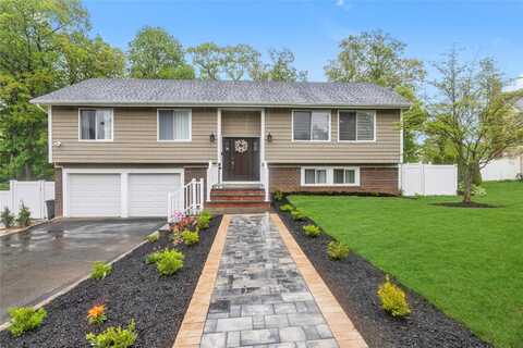 25 Hitching Post Lane, Glen Cove, NY 11542