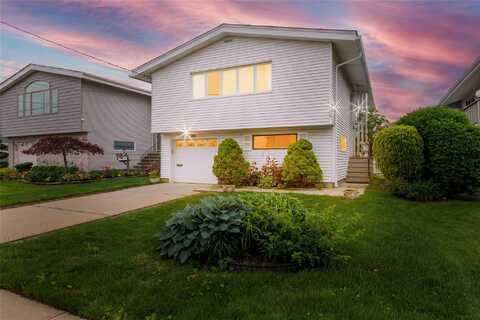 34 E Bedell Street, Freeport, NY 11520