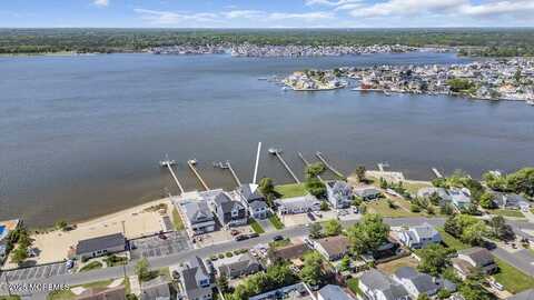 193 Bay Stream Drive, Toms River, NJ 08753