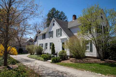11 Summer Street, Kennebunk, ME 04043