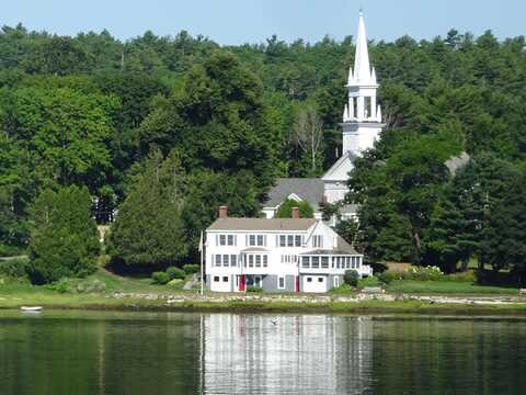 15 Church Lane, Phippsburg, ME 04562