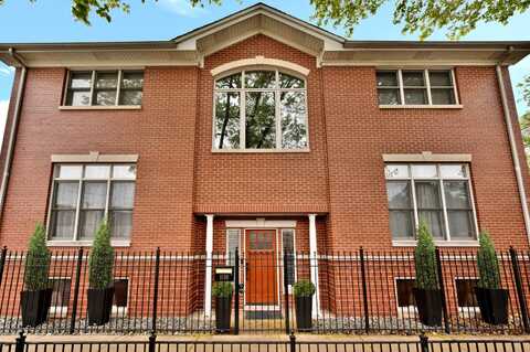 1800 W Melrose Street, Chicago, IL 60657
