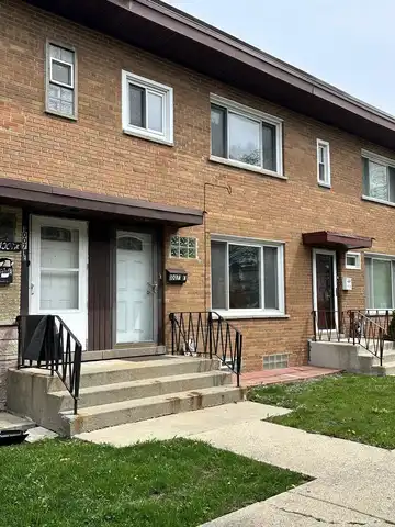 10071 Frontage Road, Skokie, IL 60077