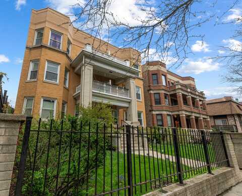 908 W Lakeside Place, Chicago, IL 60640