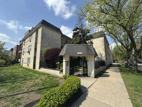 4056 N California Avenue, Chicago, IL 60618